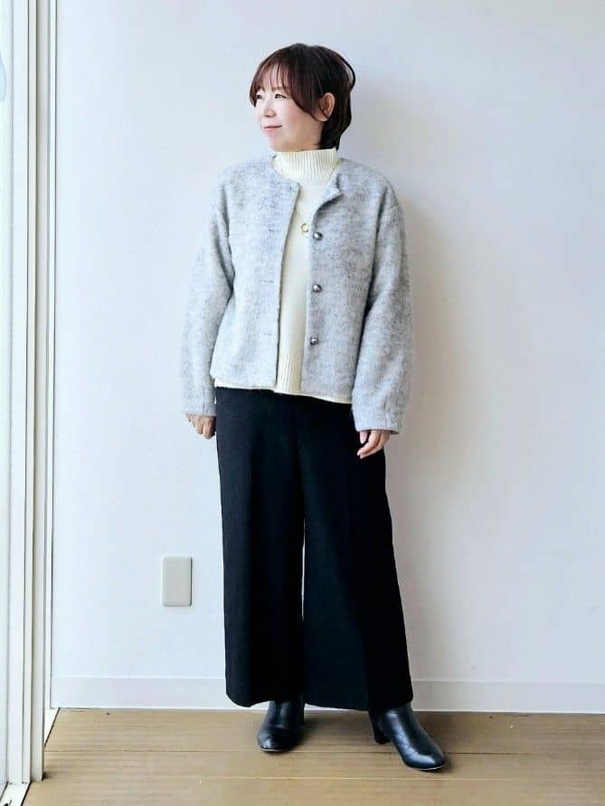 やじまさんの「UNTITLED｜【ジャケット風/メタルボタン】アルパカ混シャギーカーディガン」を使ったコーディネート
