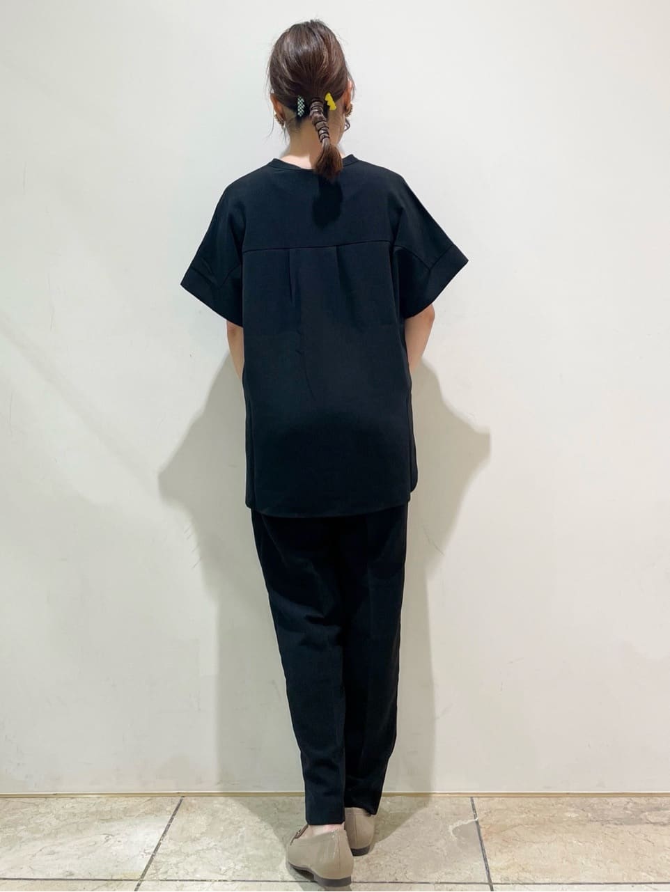 ともも。さんの「OPAQUE.CLIP｜《5色展開／SS-LLサイズ》スキッパー金ボタンブラウス／セットアップ対応【防シワ／ストレッチ／洗濯」を使ったコーディネート