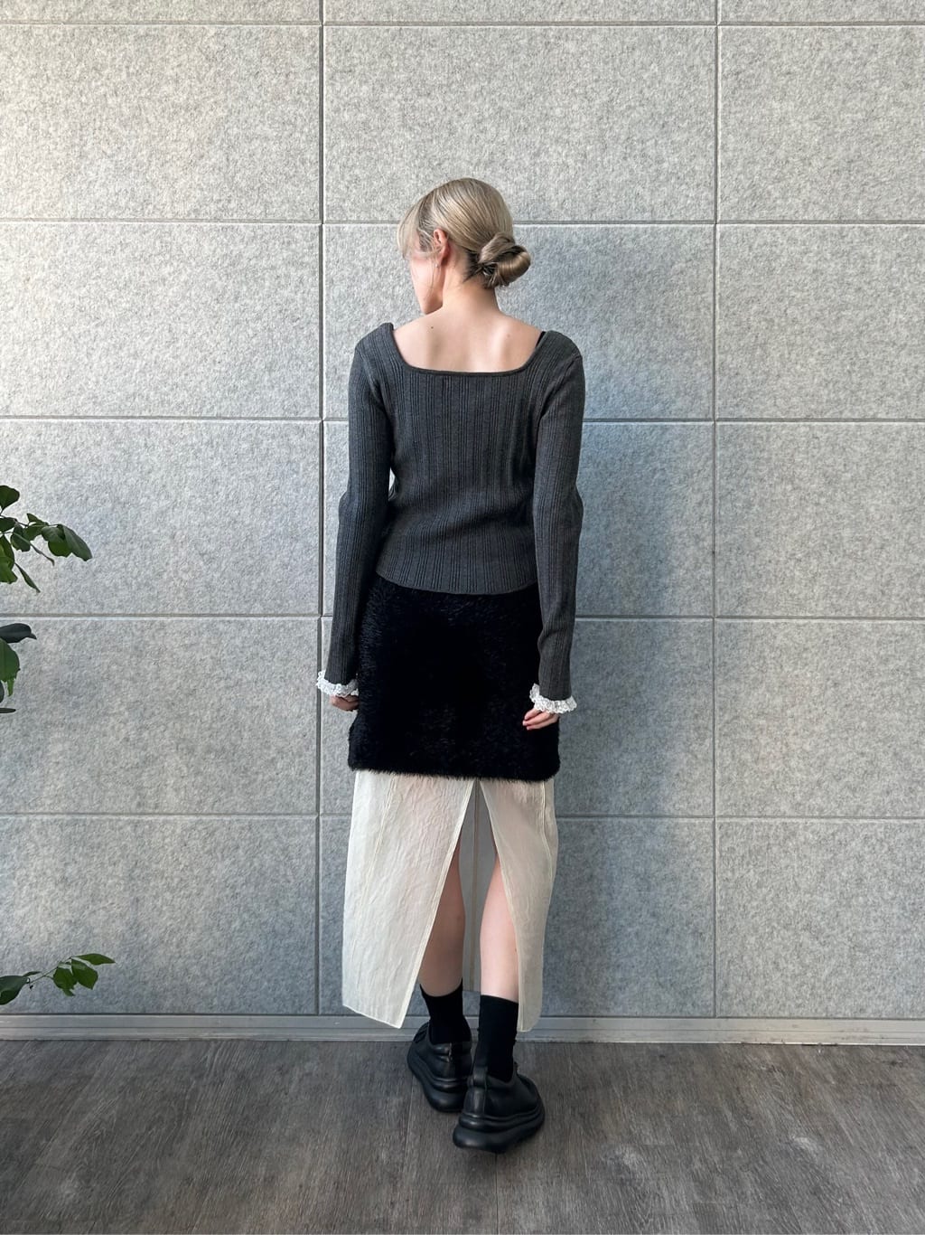 honoka Aさんの「CODE A｜feather mini skirt」を使ったコーディネート