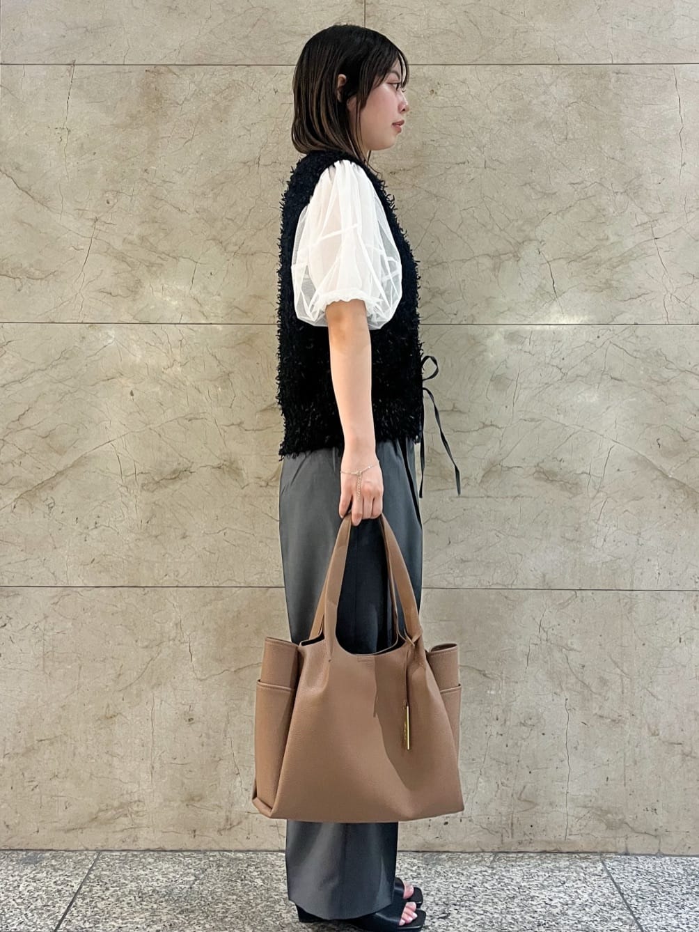 まひるさんの「index｜ストレッチ2タックワイドパンツ【洗濯機洗い可／接触冷感／吸水速乾】」を使ったコーディネート