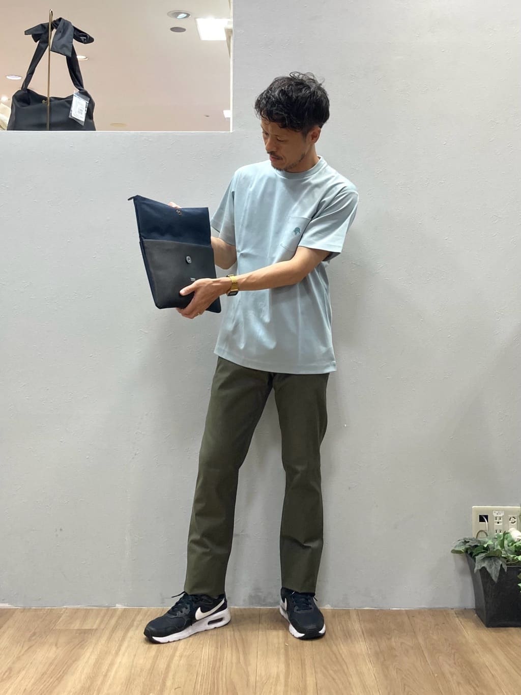 シュンさんの「TAKEO KIKUCHI｜【COOL CITY WEAR】ワンポイント刺しゅう ポケットTシャツ /接触冷感」を使ったコーディネート