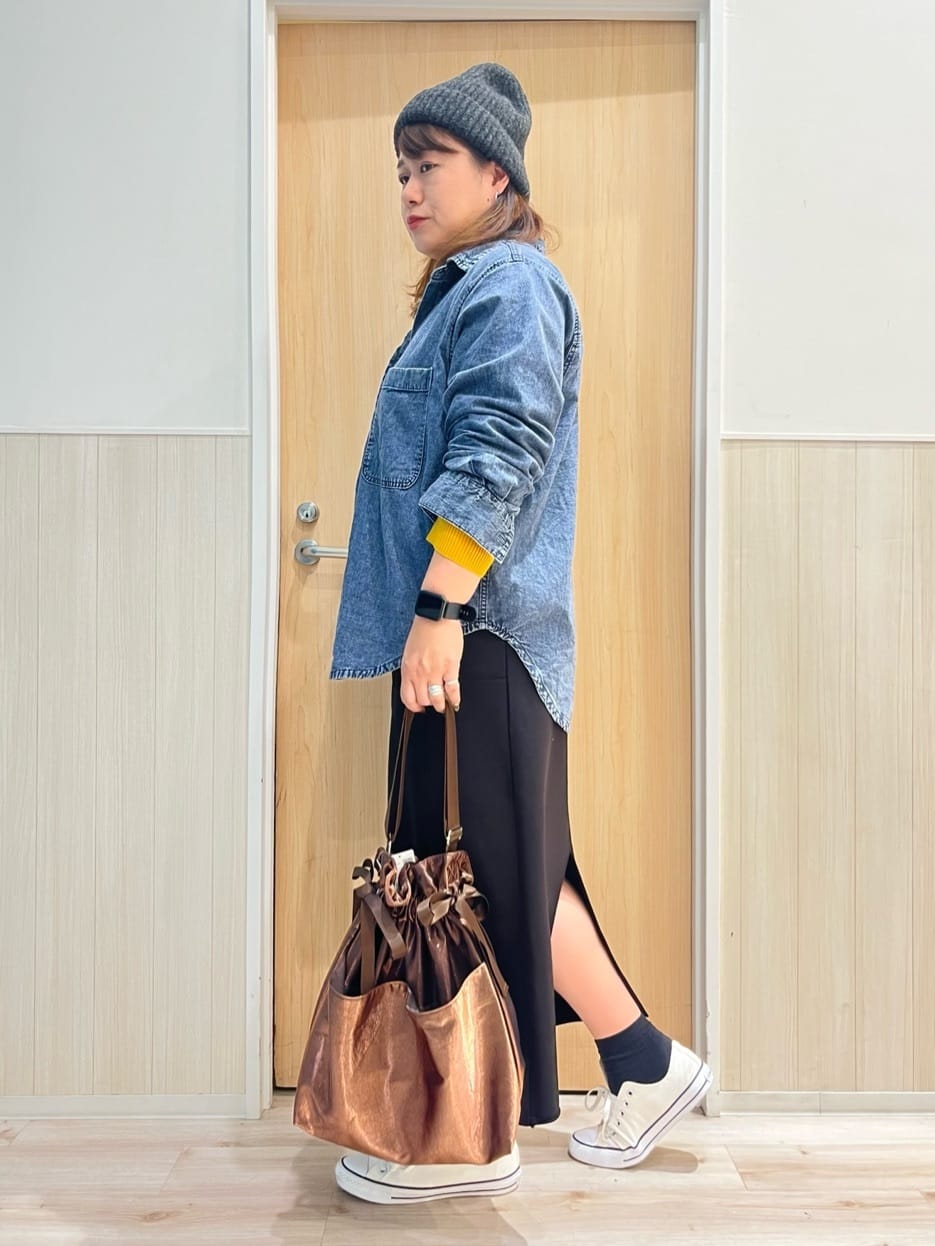 TUMU-TUMUさんの「SHOO･LA･RUE｜【絶妙なゆるピタ/洗濯機可】ちくちくしにくい リブハイネックやわらかニット」を使ったコーディネート