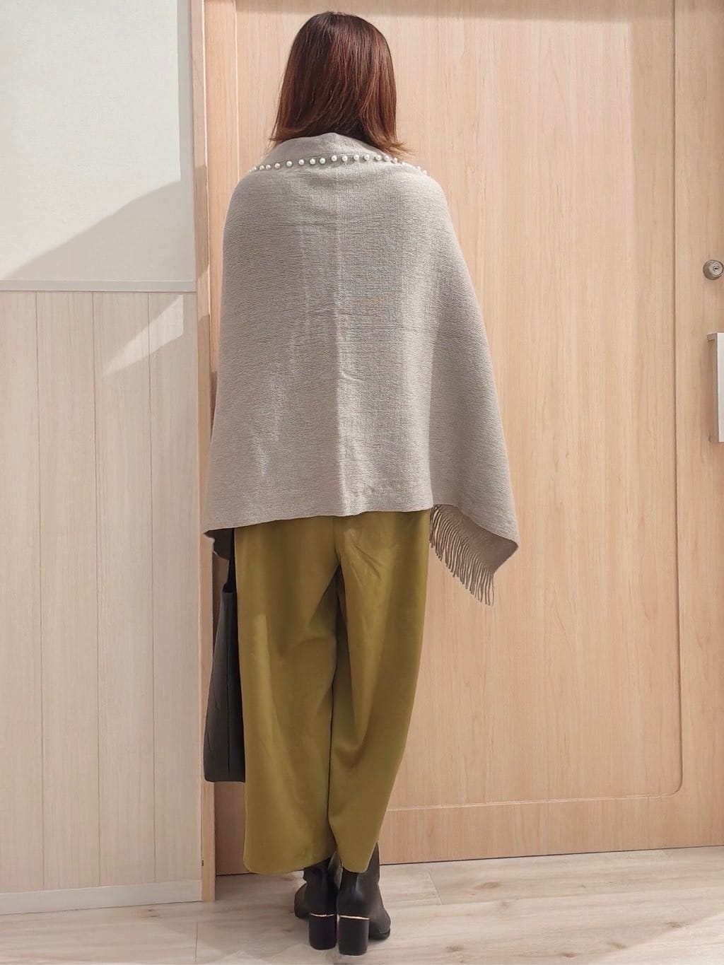 モカさんの「SHOO･LA･RUE｜【S-LL/2点セット】脚のラインを拾いにくい ベルト付きタックスカーチョパンツ」を使ったコーディネート