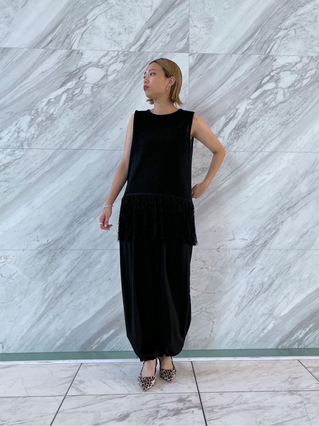Harukaさんの「INDIVI｜スリーブレスフリンジニット」を使ったコーディネート