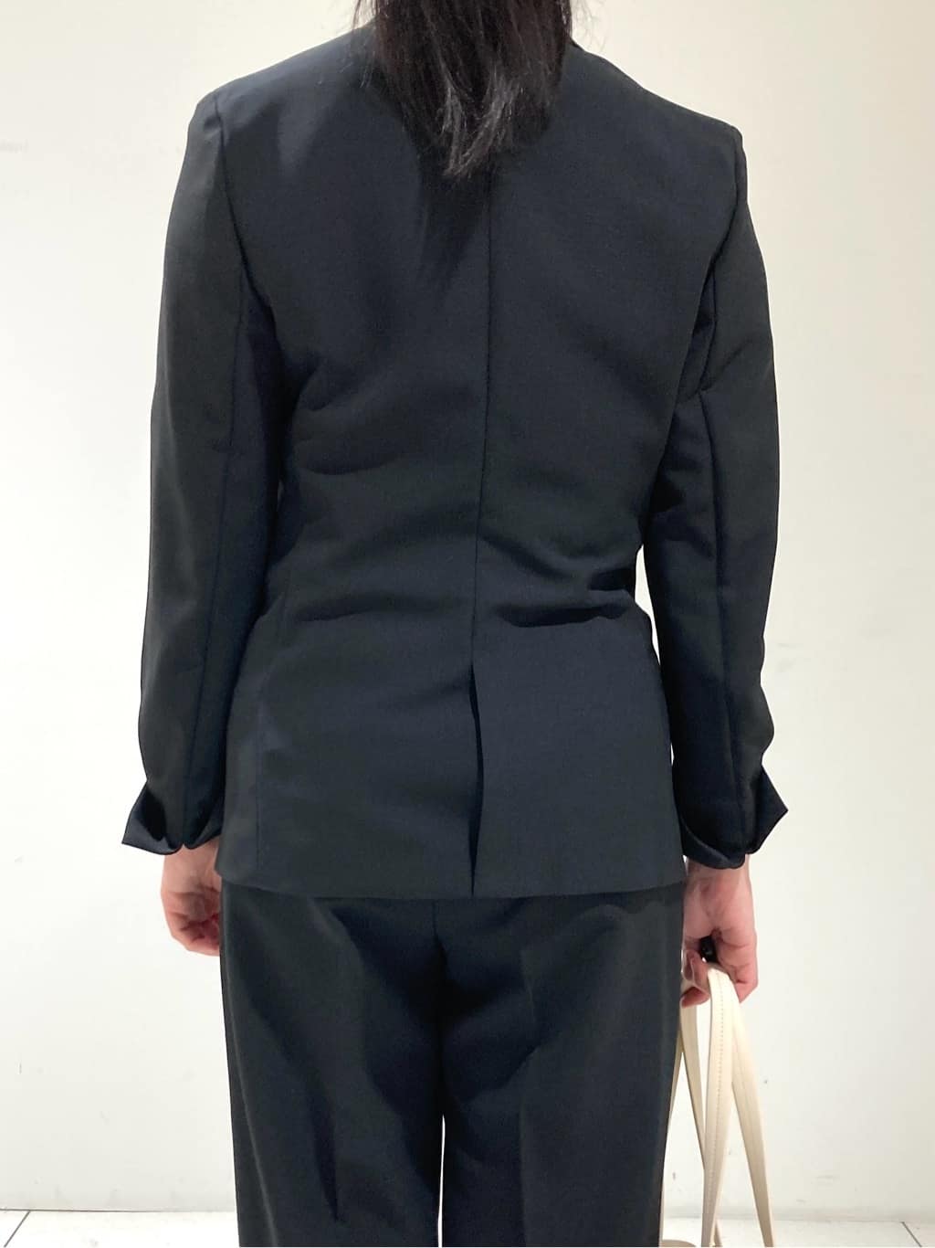 momokoさんの「INDIVI｜【定番スーツ／UVケア／洗える】ウール調テーラードジャケット」を使ったコーディネート