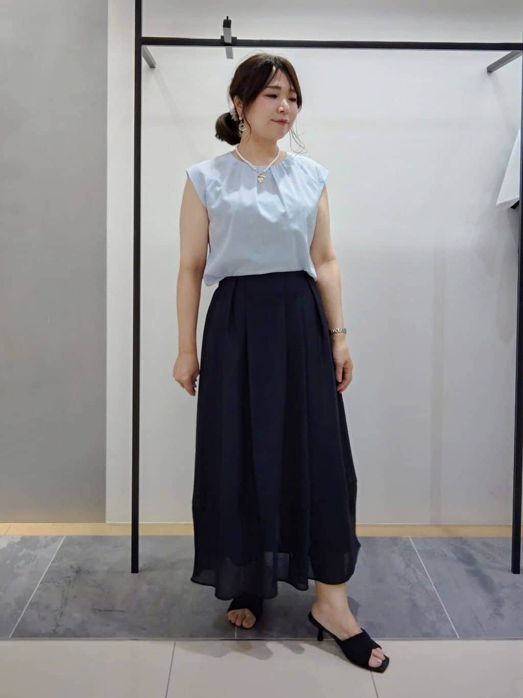 TOMOMIさんの「INDIVI｜【軽く羽織れる/洗える】ジャケット風カーディガン」を使ったコーディネート