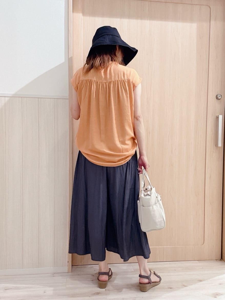 モカさんの「SHOO･LA･RUE｜【S-LL/洗濯後しわになりにくい】上品にきれい見え スラブギャザーブラウス」を使ったコーディネート