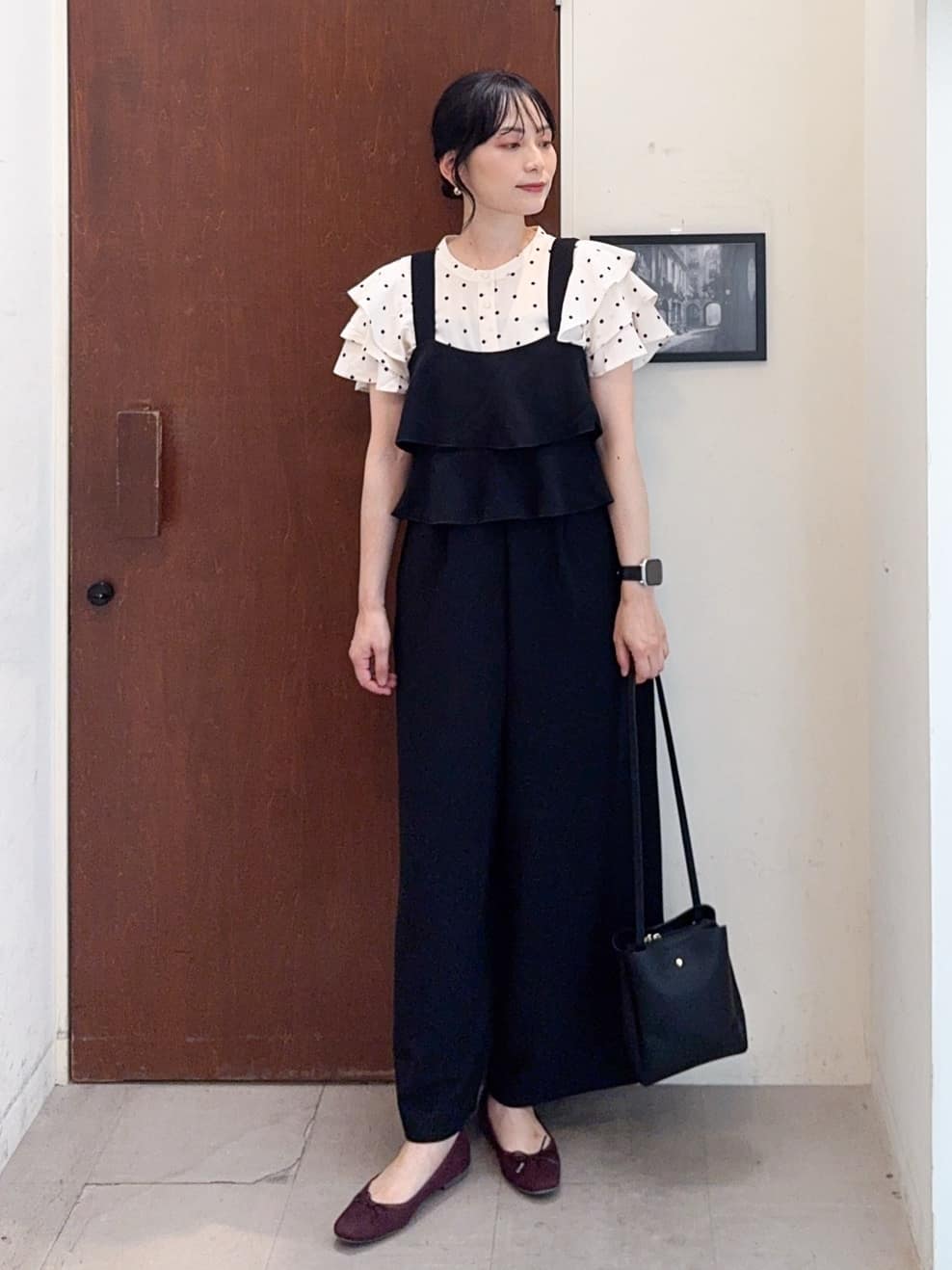 𝐇𝐢𝐫𝐨𝐦𝐢さんの「SHOO･LA･RUE｜【洗える/S-LL】ティアードフリルサロペット」を使ったコーディネート