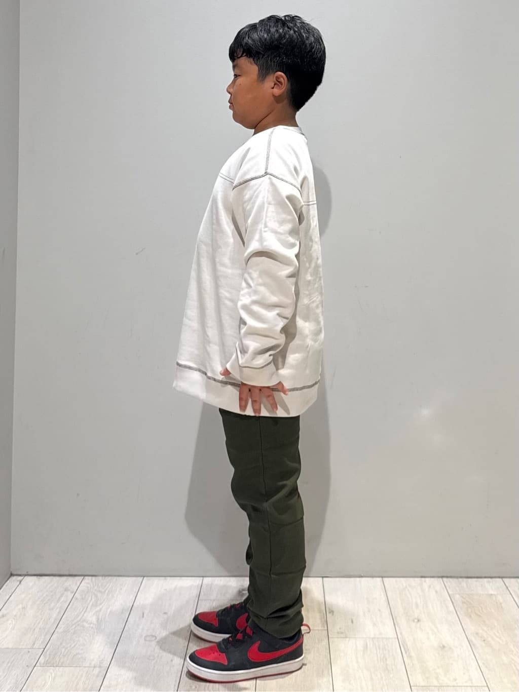 kuboさんの「THE SHOP TK｜【110-160】カラーロック裏毛プルオーバー」を使ったコーディネート