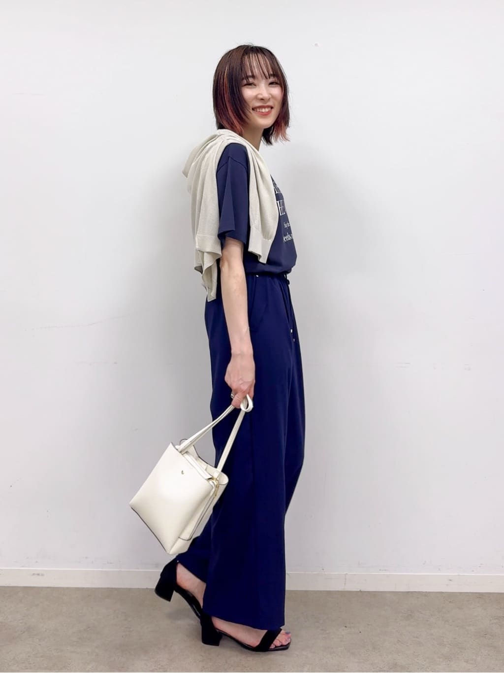 𝐜𝐡𝐢𝐤𝐚さんの「SHOO･LA･RUE｜【着丈選べる】触れる度ひんやり ゆるきれい イージーワイドパンツ」を使ったコーディネート