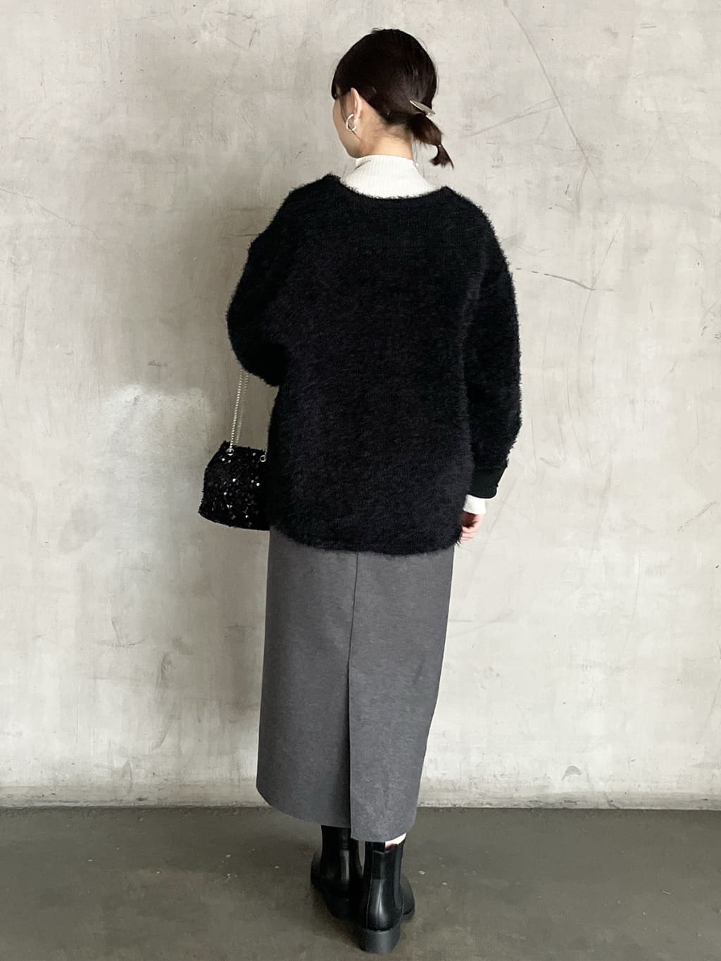 tomokoさんの「OPAQUE.CLIP｜【2WAY】素材アソートシャイニー巾着ミニショルダーバッグ」を使ったコーディネート