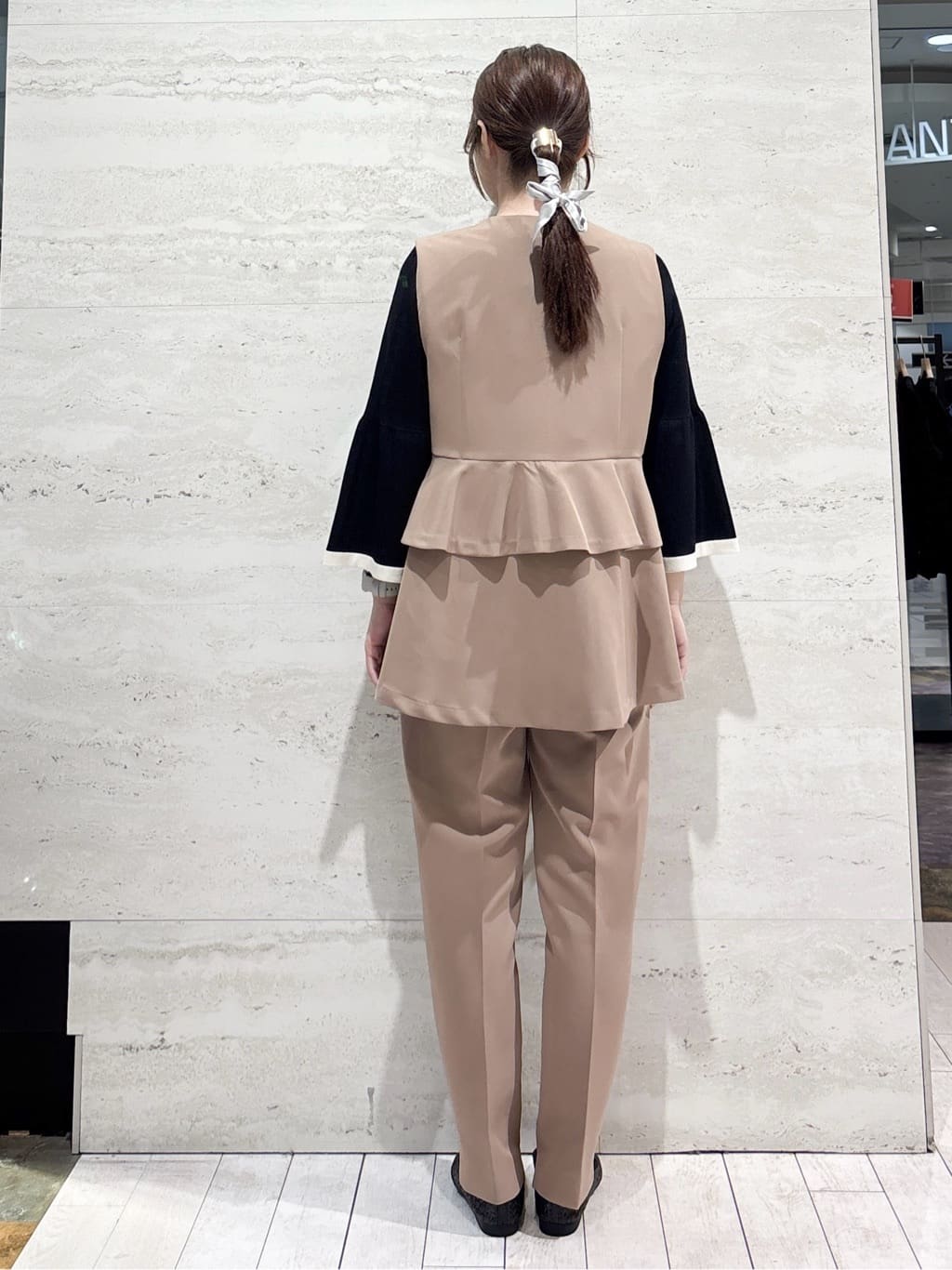 かほさんの「OPAQUE.CLIP｜ステップヘムテーパードパンツ／セットアップ対応可【洗濯機洗い可】」を使ったコーディネート