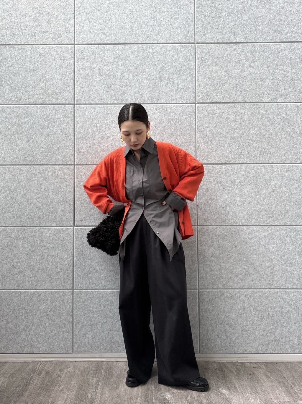 ayanoさんの「INDIVI｜フェイクファーマイクロバッグ」を使ったコーディネート