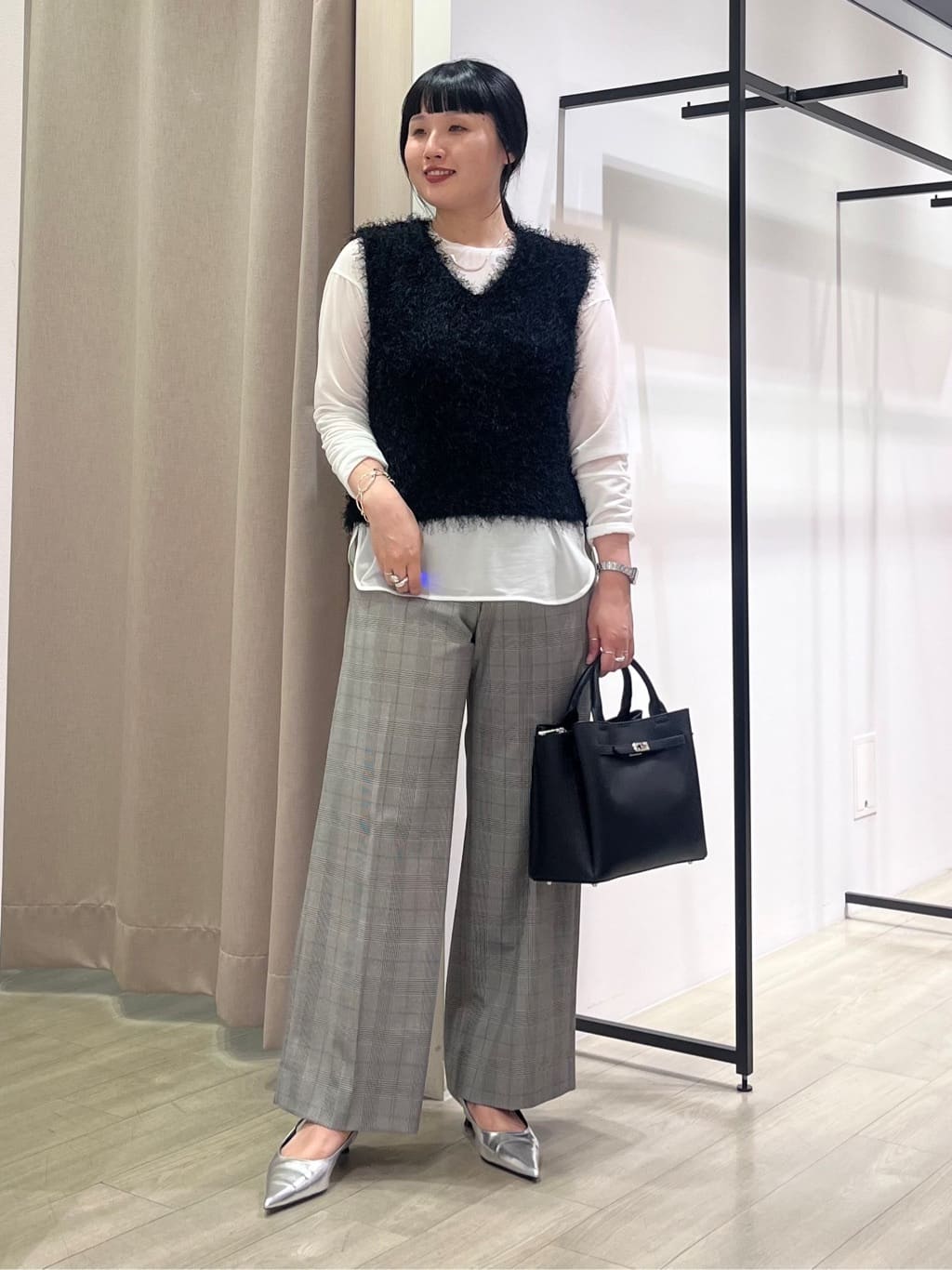 hasuさんの「INDIVI｜フェザーモールニットベスト」を使ったコーディネート