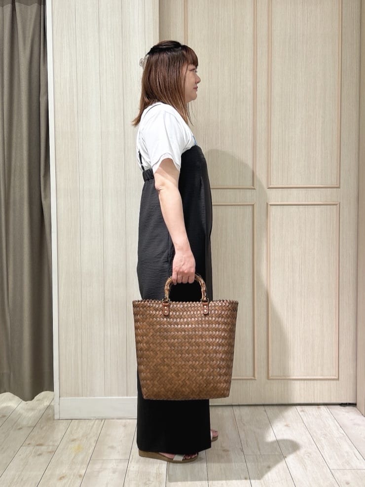 akiさんの「SHOO･LA･RUE｜◆ビジューYストラップサンダル」を使ったコーディネート