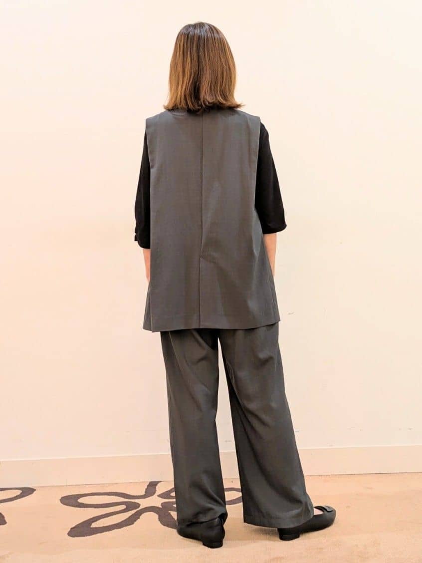 Leoさんの「Reflect｜【ウエスト総ゴム／セットアップ／単品使いOK◎】ベスト＋ストレートパンツセット」を使ったコーディネート