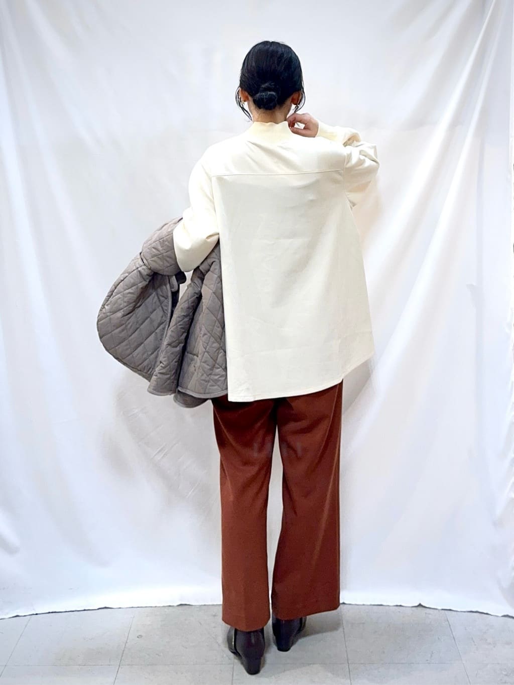 𝐇𝐢𝐫𝐨𝐦𝐢さんの「SHOO･LA･RUE｜【S-LL】滑らかタッチが癖になる Aラインスエード調トップス」を使ったコーディネート