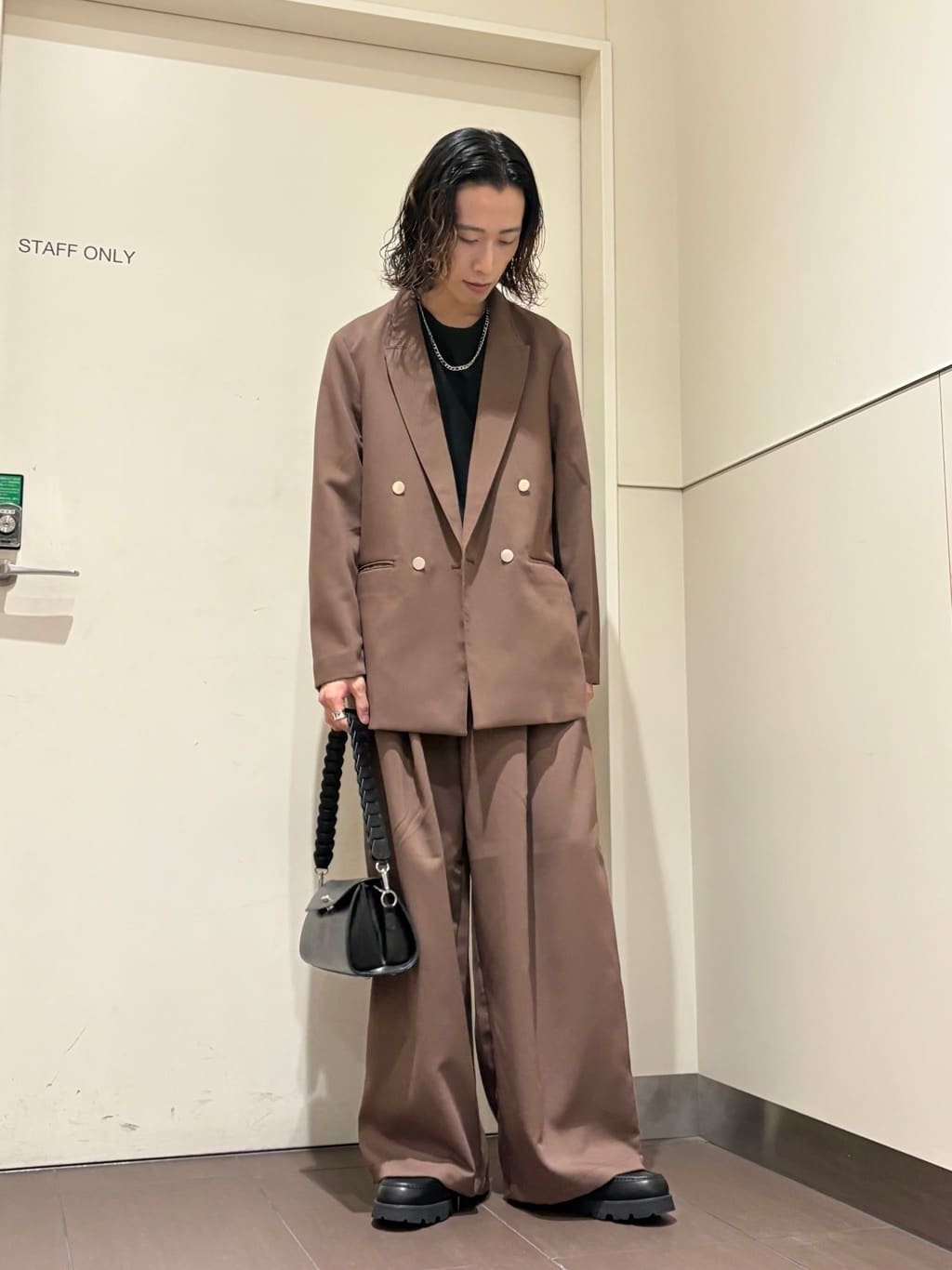 ナノシーさんの「tk.TAKEO KIKUCHI｜グランパバギースラックス」を使ったコーディネート