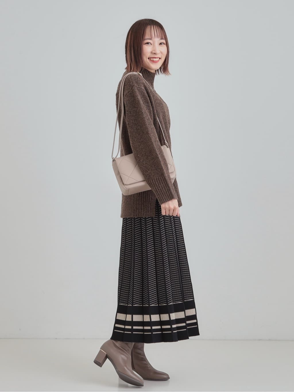 𝐜𝐡𝐢𝐤𝐚さんの「SHOO･LA･RUE｜【S-LL】ゆるシルエットな メランジタートルニット」を使ったコーディネート