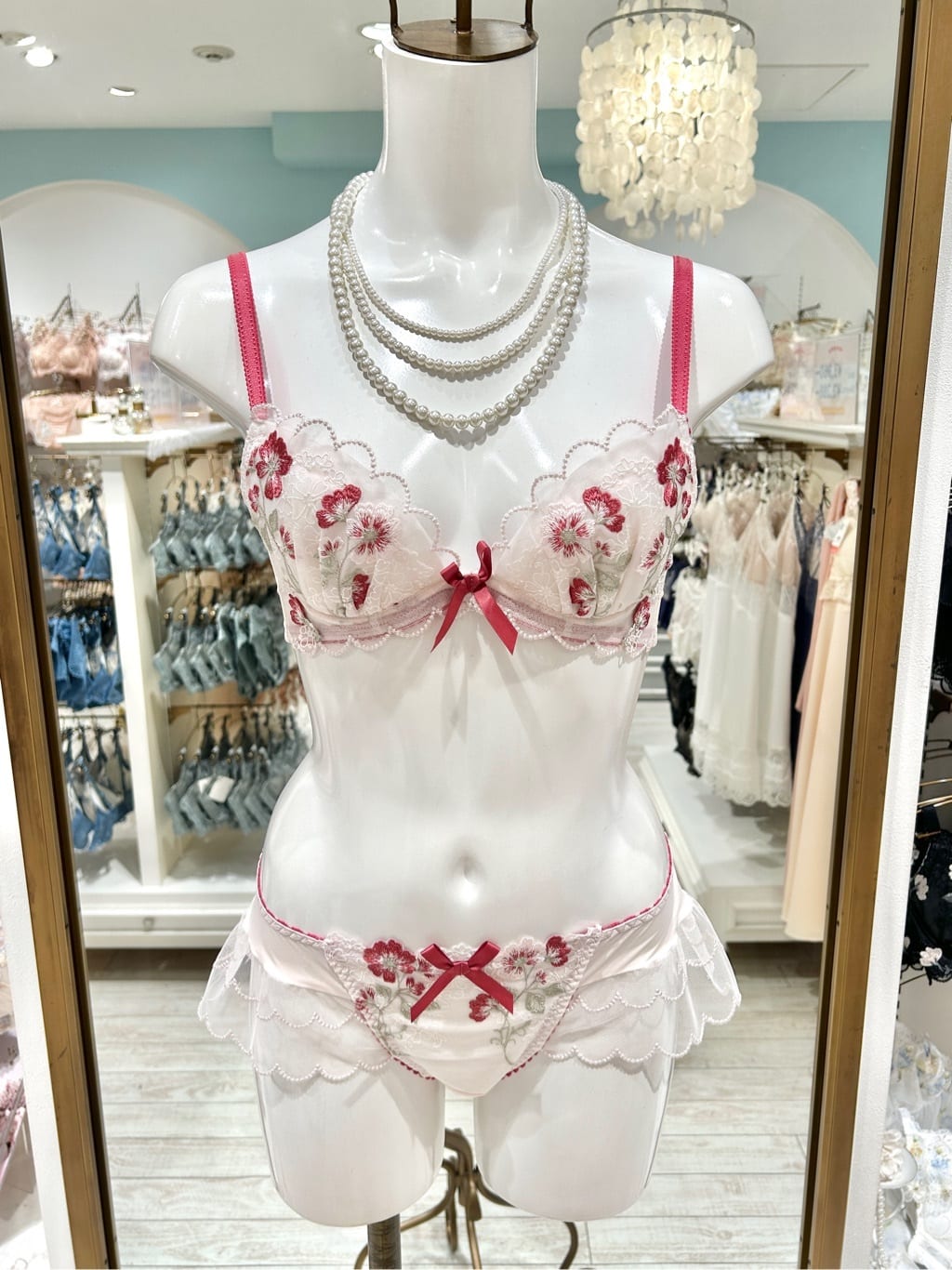 ichiさんの「Risa Magli｜ピア ブラジャー （D-F） ＜リサマリ ミラクル谷間ブラ＞」を使ったコーディネート