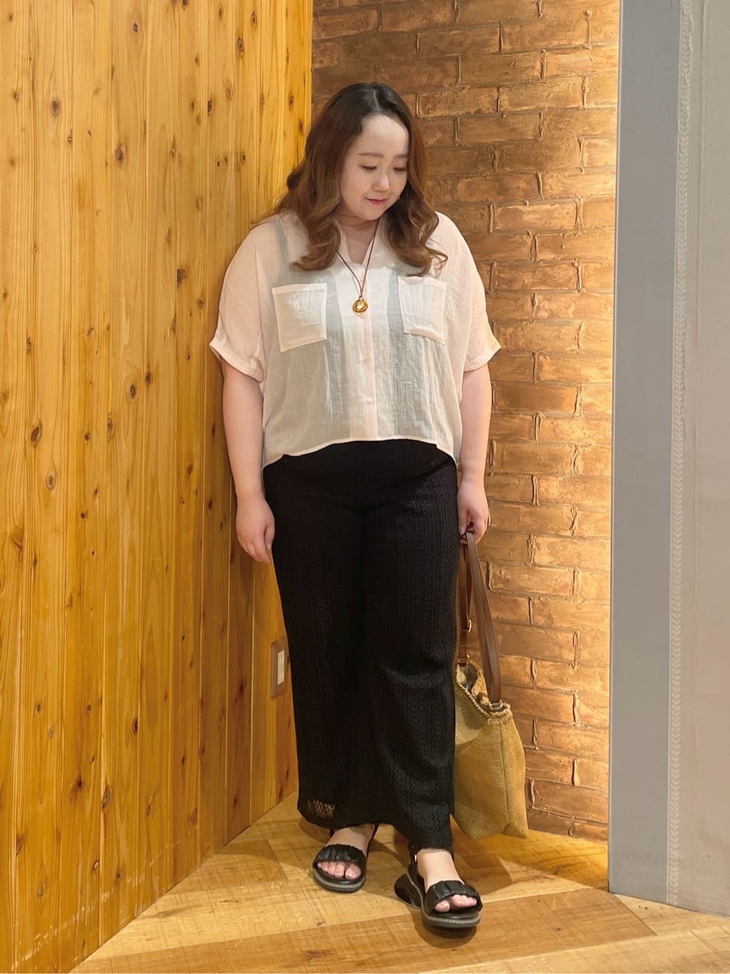 Risaさんの「SHOO･LA･RUE｜【S-LL】クロシェ風レースイージーワイドパンツ」を使ったコーディネート