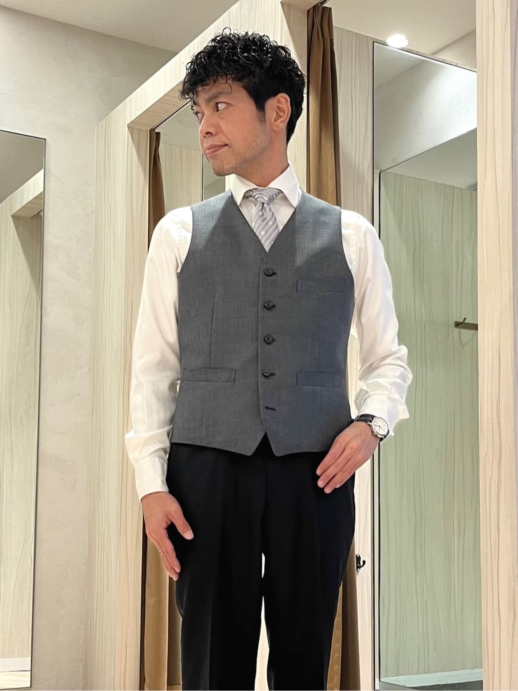 URAさんの「TAKEO KIKUCHI｜【Begin掲載】コーデュラ（R）夏素材ウールトロ　ストレッチスーツ」を使ったコーディネート