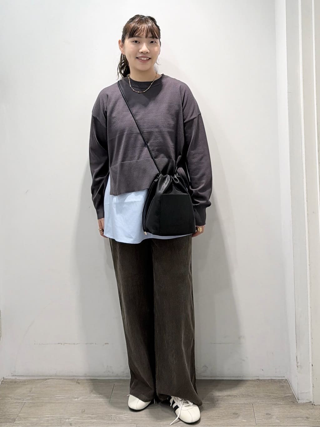 sumicaさんの「OPAQUE.CLIP｜《ツインセット》リラクシーサイドスリットニット&times;ドッキングタンク【洗濯機洗い可】」を使ったコーディネート