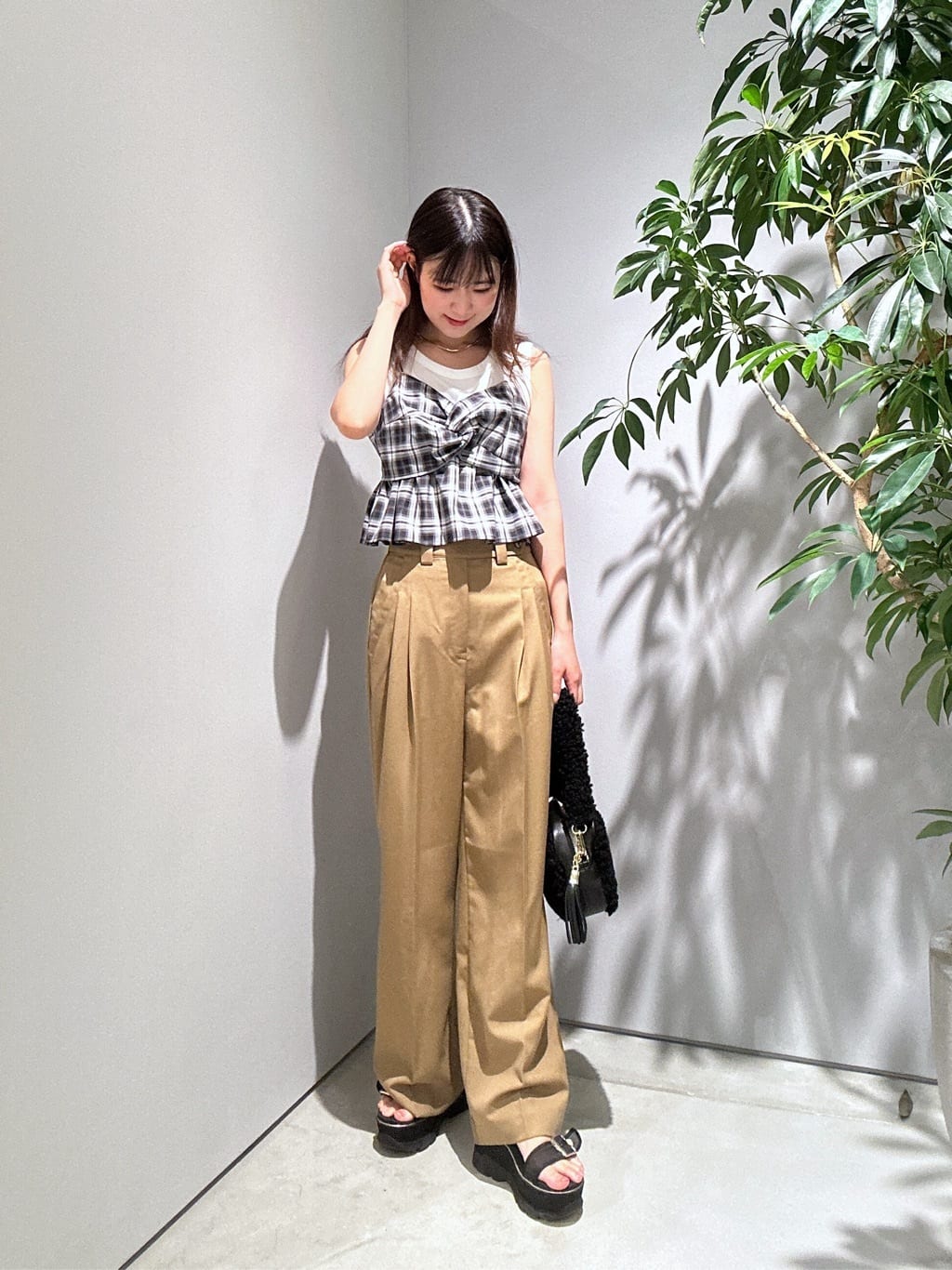 Renoさんの「INDIVI｜オンブレチェックビスチェ」を使ったコーディネート