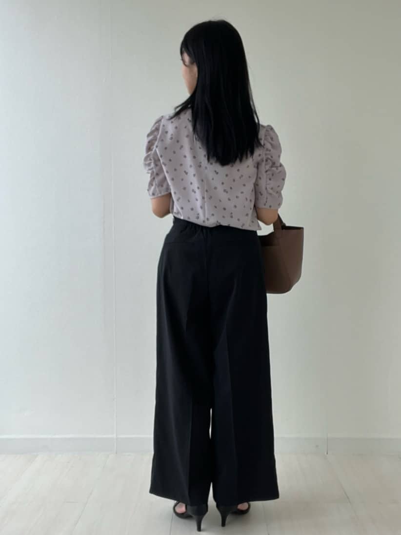 Mori Moriさんの「index｜【軽量／2WAY】コインカシメシュリンクミドルトートバッグ」を使ったコーディネート