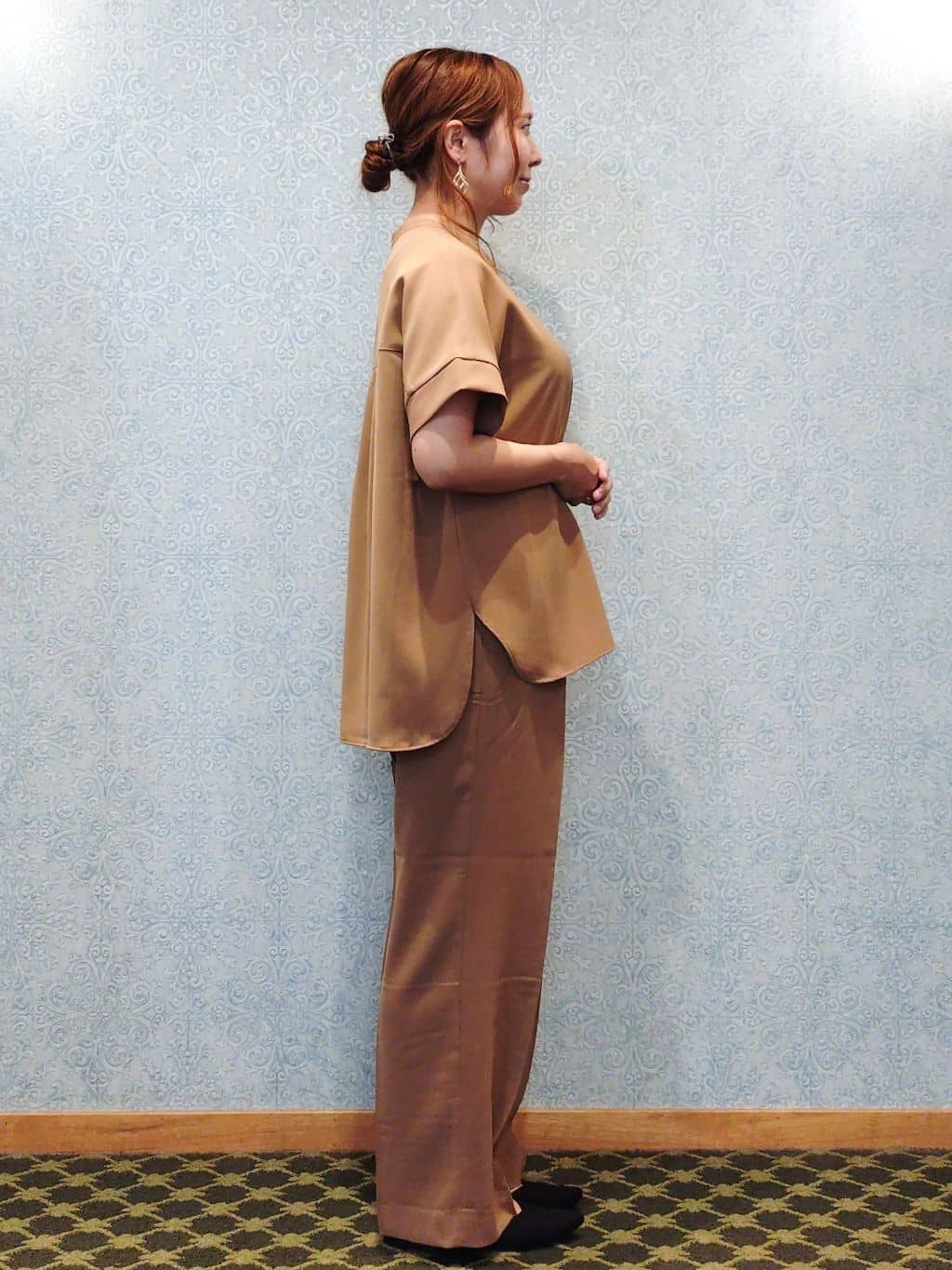 かどさんの「index｜《5色展開／SS-LLサイズ》スキッパー金ボタンブラウス／セットアップ対応【防シワ／ストレッチ／洗濯」を使ったコーディネート