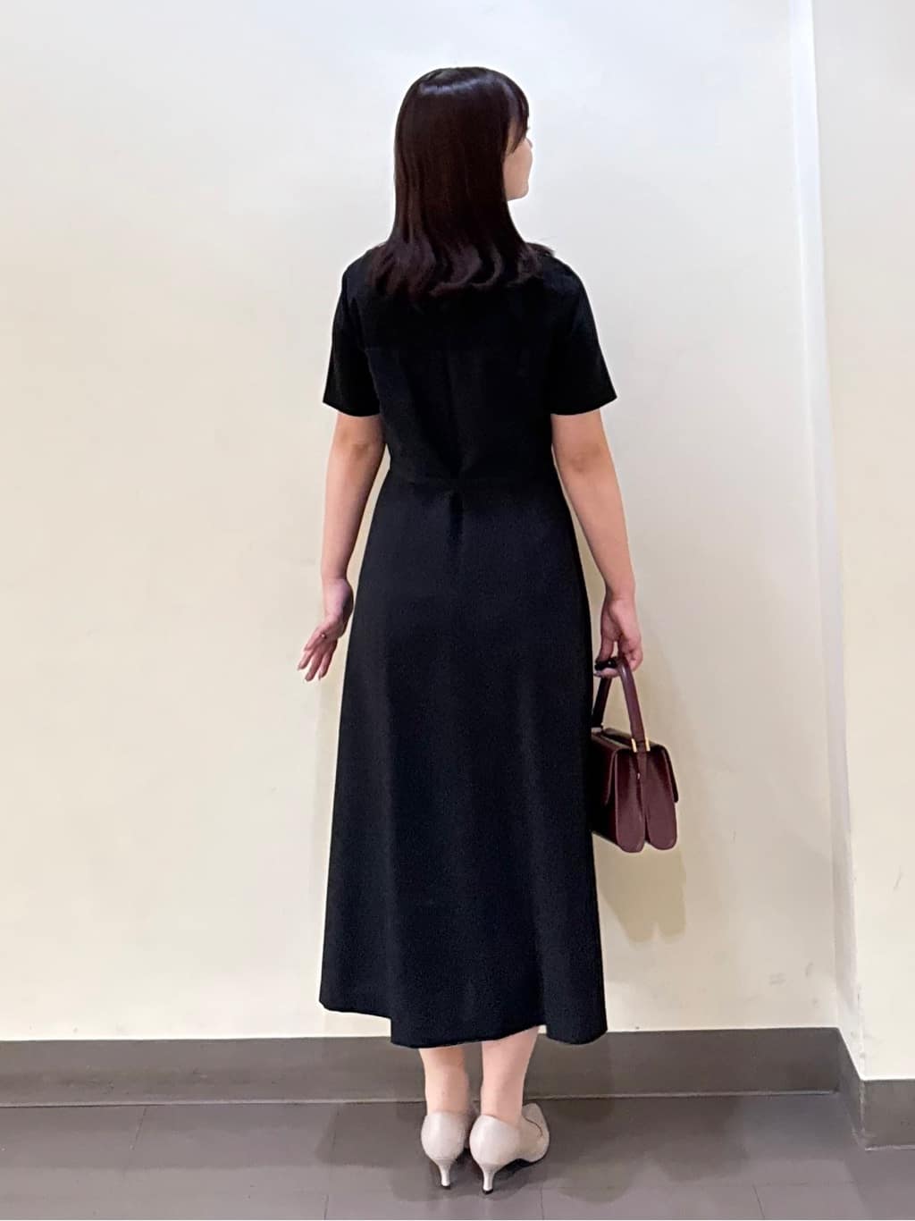 いくみさんの「UNTITLED｜【きれいめカジュアル/セミフレア】異素材ドッキングワンピース」を使ったコーディネート