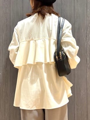 meiさんの「SHOO･LA･RUE｜【洗える/毛玉レス】表面がきれいなVネックカーディガン」を使ったコーディネート