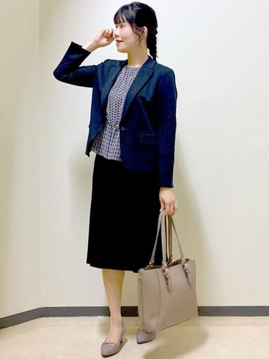  beni_gingerさんの「Reflect｜【きちんと見え／セットアップ可／通勤におすすめ◎】ペプラムプリントブラウス」を使ったコーディネート