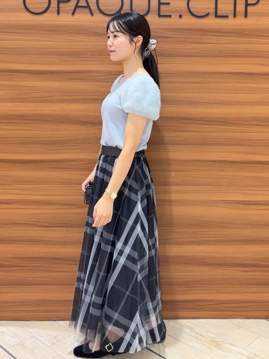 きみさんの「OPAQUE.CLIP｜《6色展開》フェザーパフスリーブVネックニット【洗濯機洗い可】」を使ったコーディネート