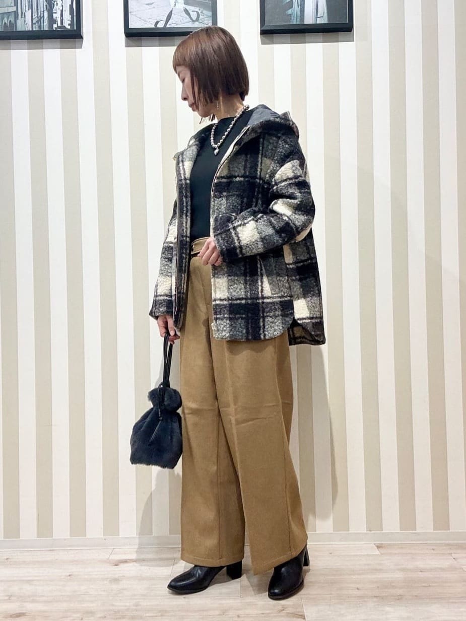 まつこさんの「SHOO･LA･RUE｜【絶妙なゆるピタ/洗濯機可】ちくちくしにくい リブハイネックやわらかニット」を使ったコーディネート