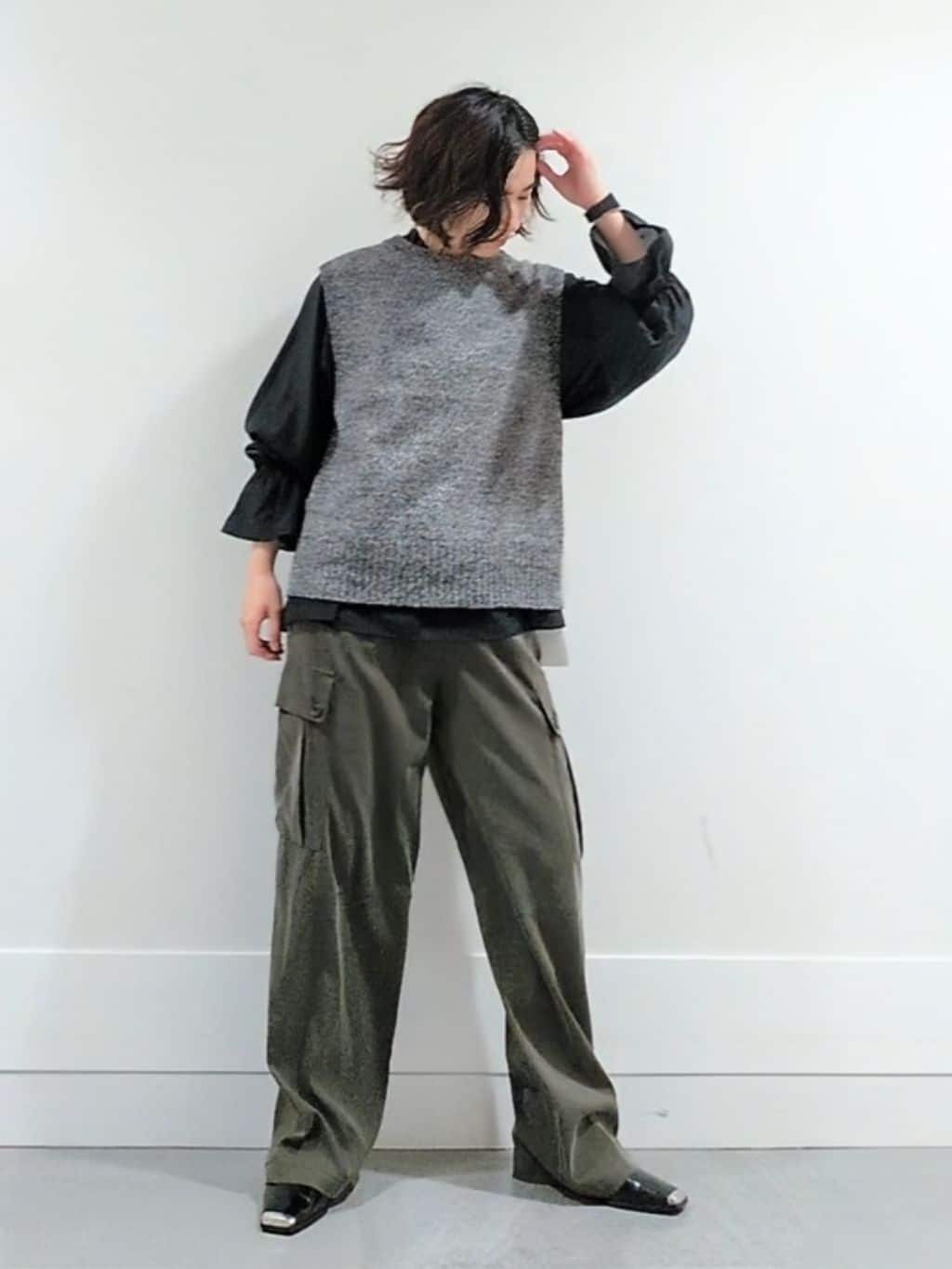 ミズタさんの「UNTITLED｜【重ね着レイヤードに】杢調ニットベスト」を使ったコーディネート