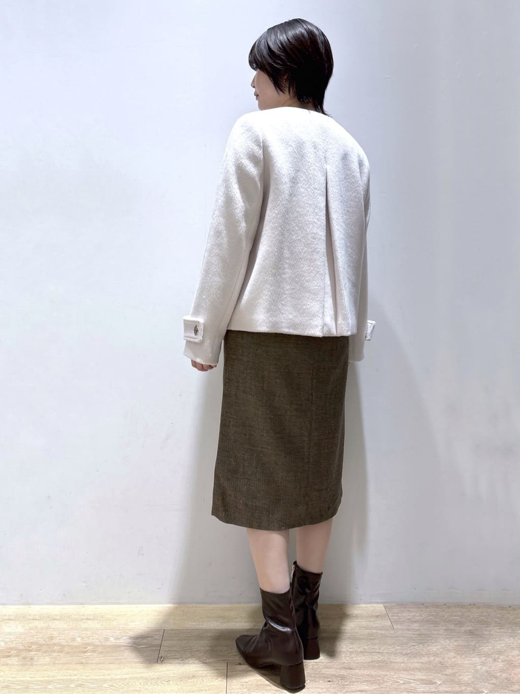 mizukiさんの「index｜バックシャン小花刺繍ベロアトップス【洗濯機OK】」を使ったコーディネート