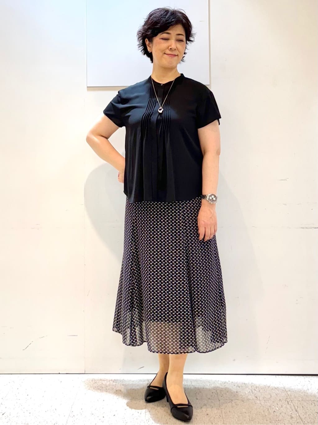 ヤスコさんの「Reflect｜【インナーに◎／すっきり見え！長め丈】タックデティールブラウス」を使ったコーディネート