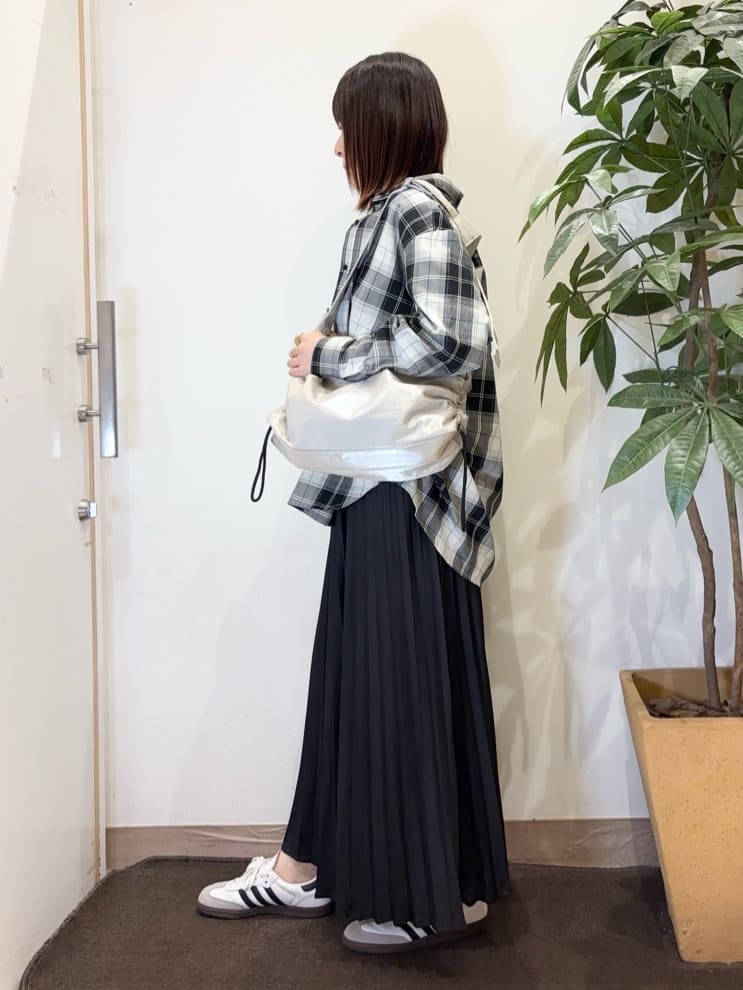 宗形さんの「SHOO･LA･RUE｜グラフィックアソート ベーシックロンT」を使ったコーディネート