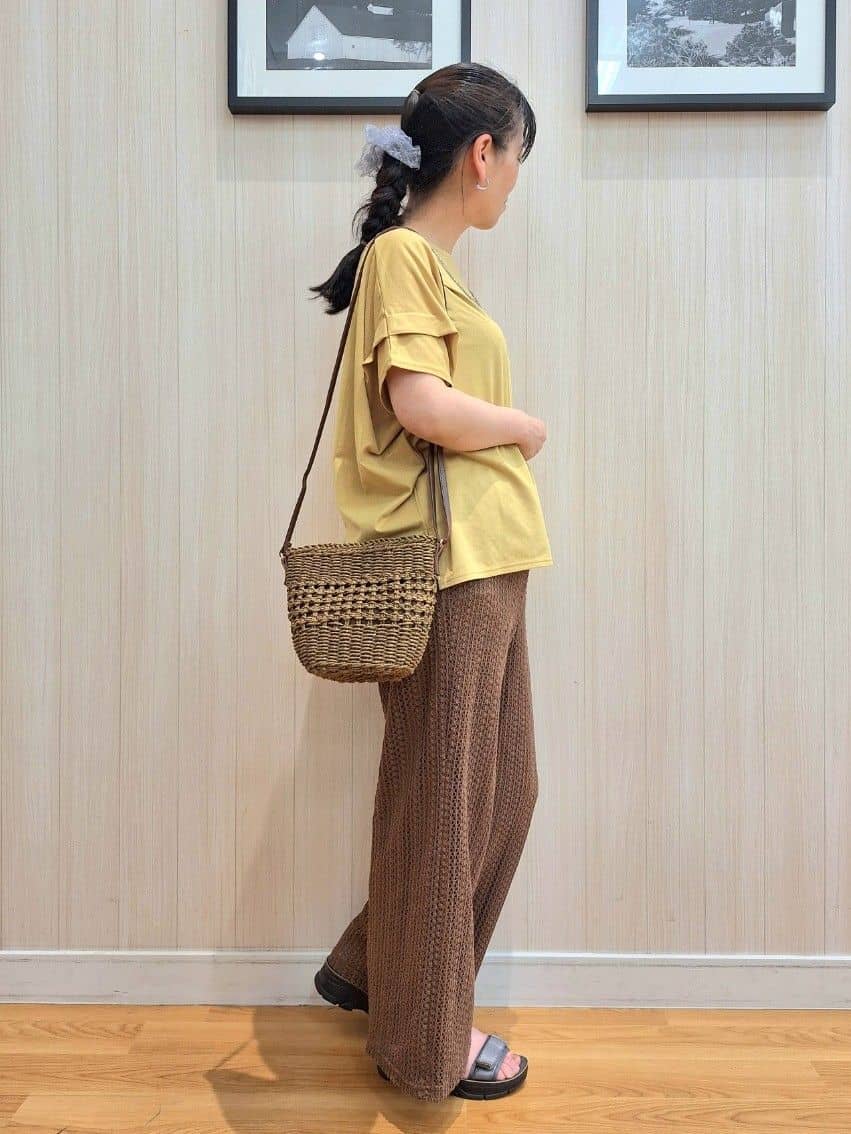 Saoさんの「SHOO･LA･RUE｜【S-LL/UV/吸水速乾】さらりと着こなす 肩タックゆるトップス」を使ったコーディネート