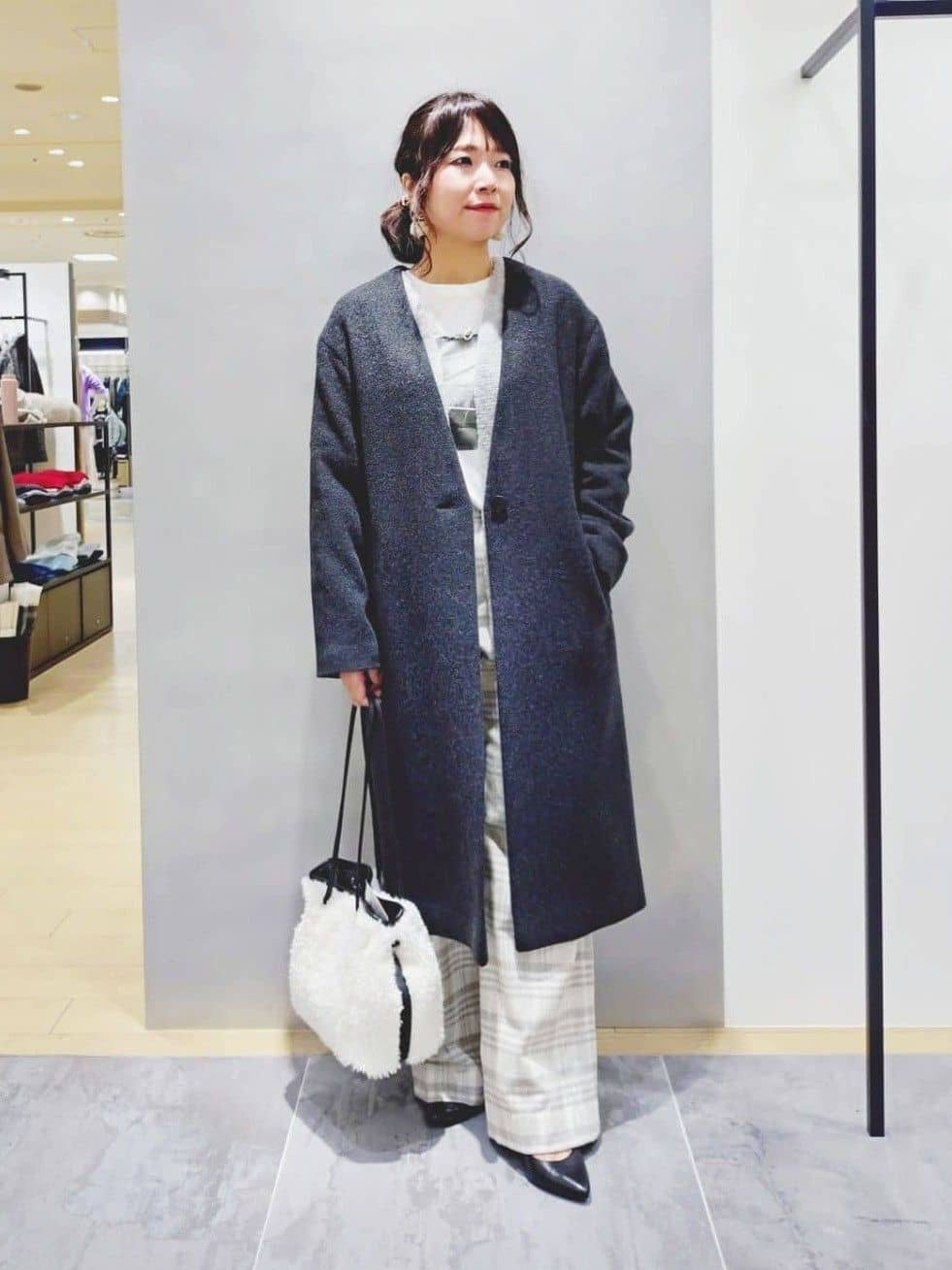 TOMOMIさんの「INDIVI｜ボアミドルバッグ」を使ったコーディネート