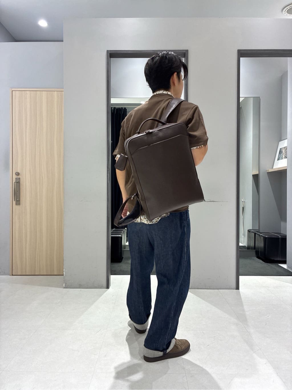 わいずみさんの「TAKEO KIKUCHI｜フルベジタンニンレザー バックパック」を使ったコーディネート
