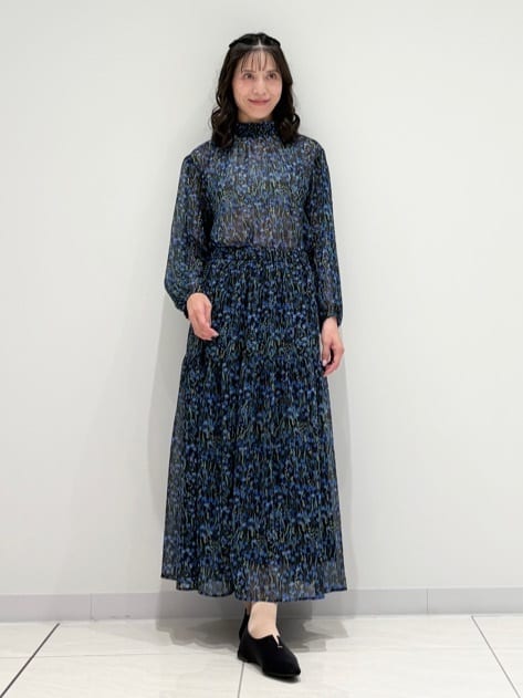 kayoさんの「INDIVI｜【秋映え柄/セットアップ可能】フラワーシフォンブラウス」を使ったコーディネート