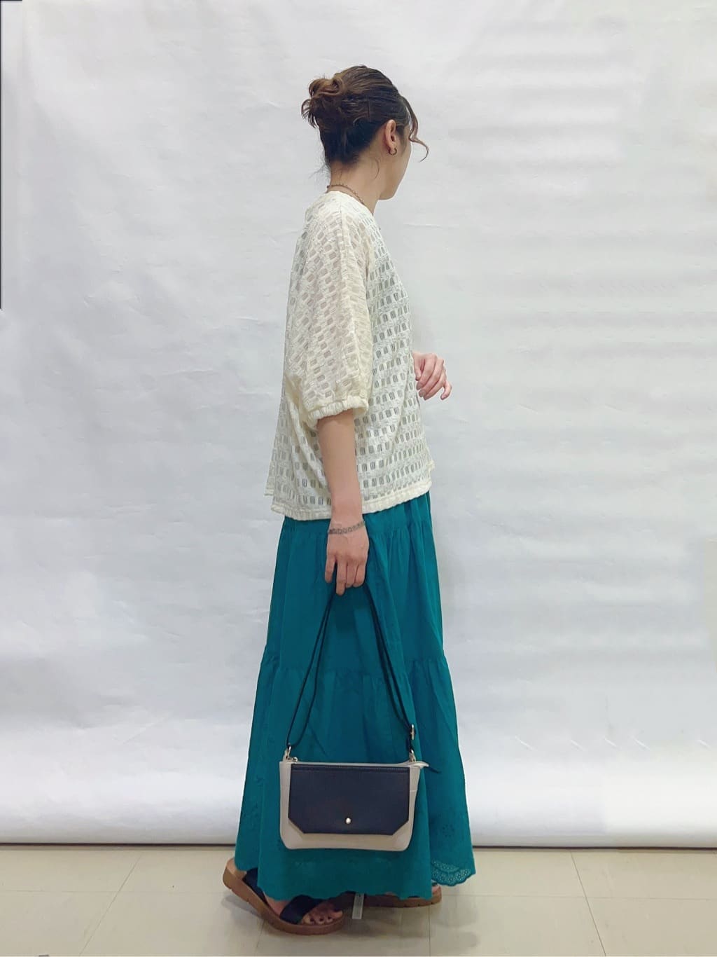 まっつんさんの「SHOO･LA･RUE｜【S-LL】涼やかで好印象 シアーチェック ドルマントップス」を使ったコーディネート