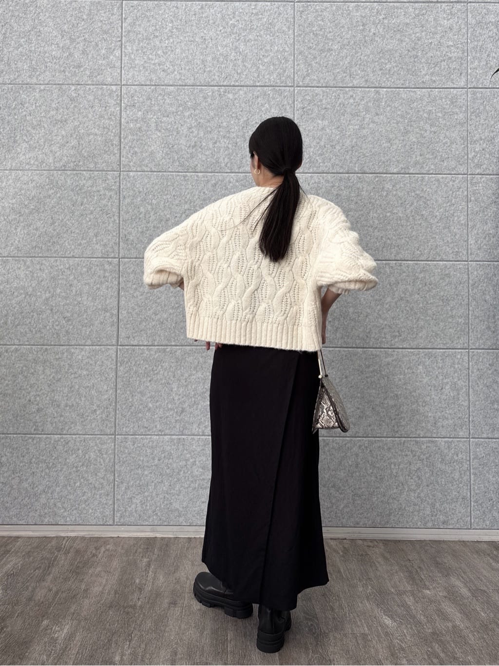 ひなさんの「INDIVI｜シャインツイルラップスカート」を使ったコーディネート