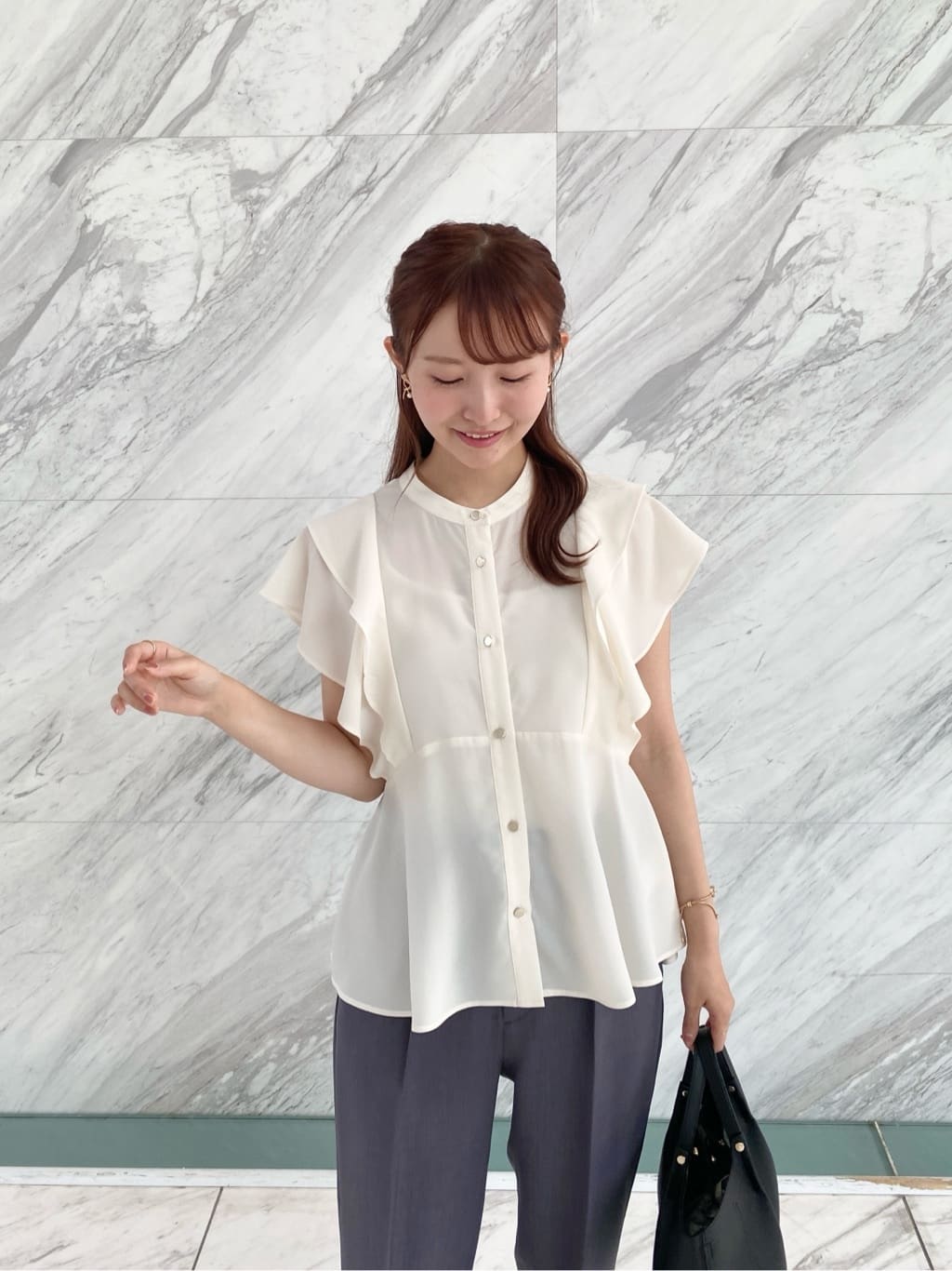 みさかさんの「index｜ストレッチテーパードパンツ【洗濯機洗い可／吸水速乾／防シワ】」を使ったコーディネート