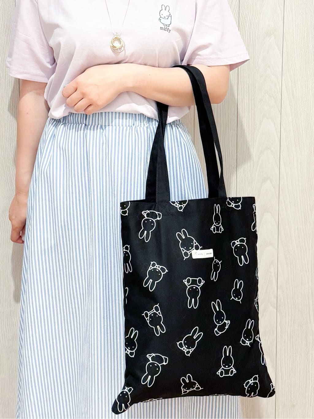 愛さんの「SHOO･LA･RUE｜【miffy】グラフィックTシャツ」を使ったコーディネート