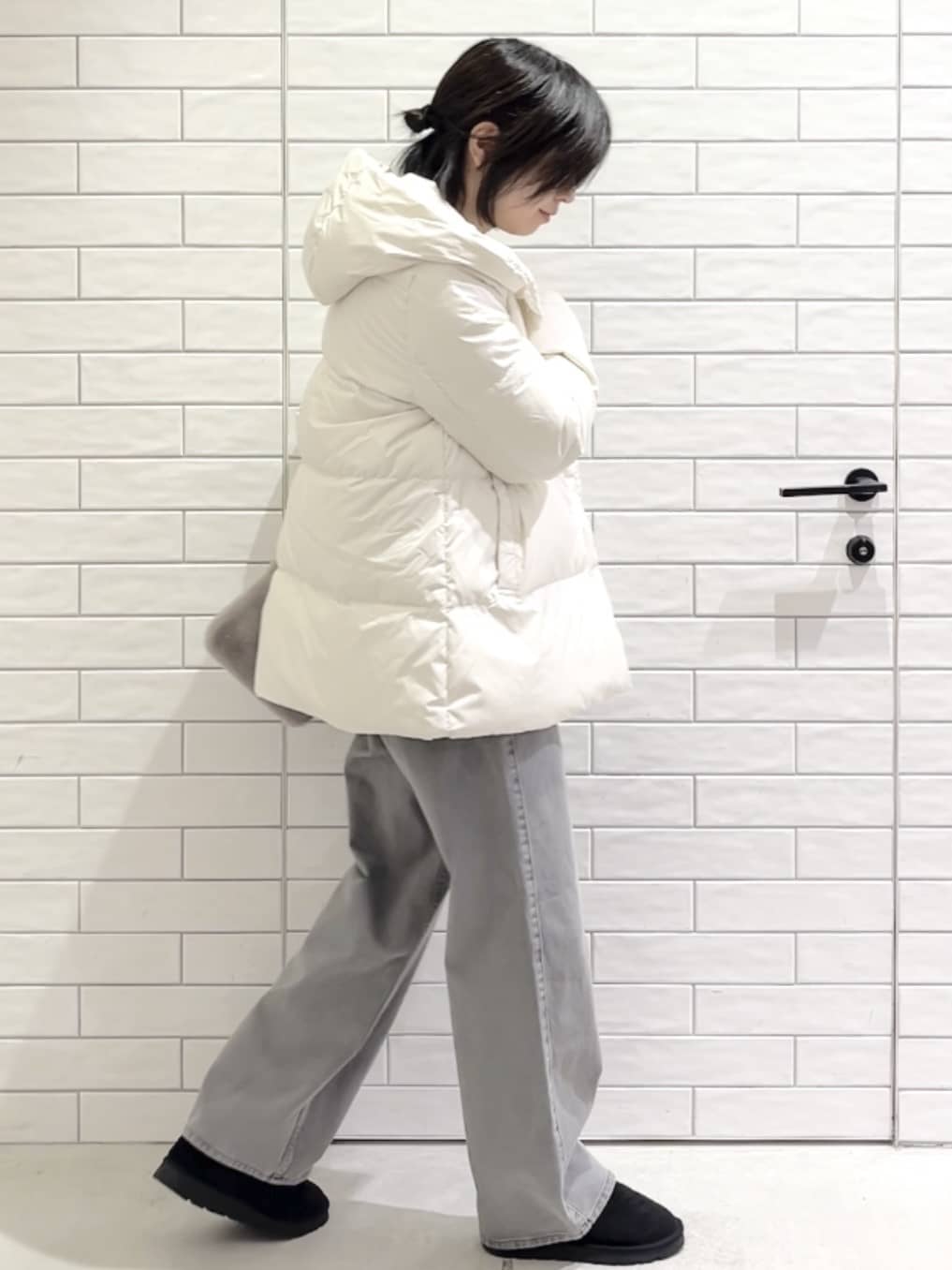 しおりさんの「OPAQUE.CLIP｜撥水フードミドルダウンコート【防風／抗菌防臭／洗濯機OK】《S～LL》」を使ったコーディネート