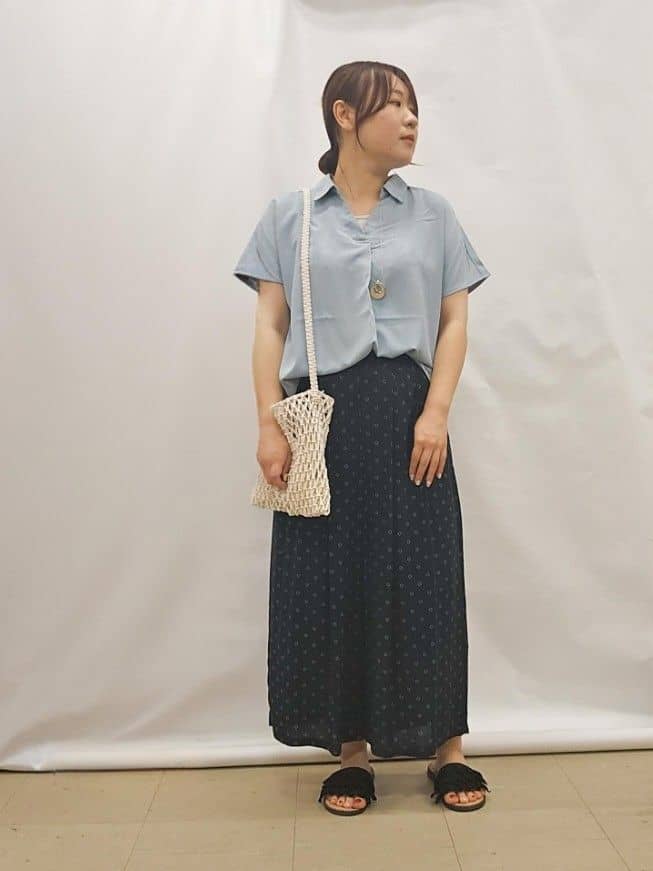 かなさんの「SHOO･LA･RUE｜【洗える/S-LL/プチプラ】さらっとすっきりきれい見え スキッパーブラウス」を使ったコーディネート