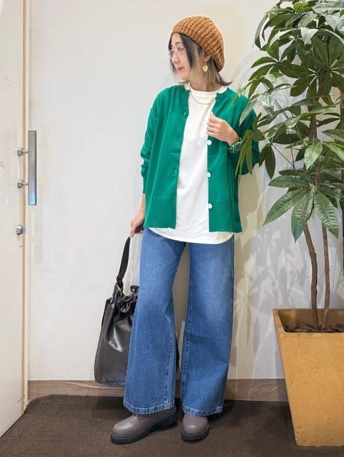misakiさんの「SHOO･LA･RUE｜【洗濯機可/S-LL】キーネックですっきり見え サイドスリット入りカーディガン【CIRCRIC】」を使ったコーディネート